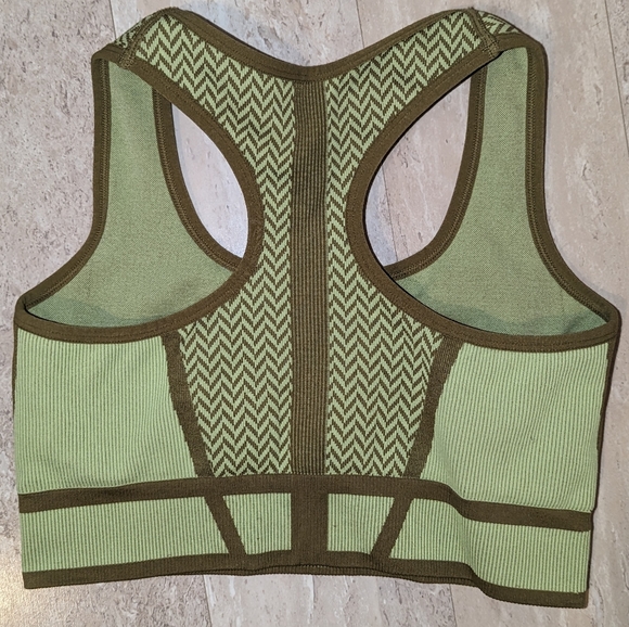 Fabletics Seamless Sports Bra (Size: M) - Picture 3 of 4